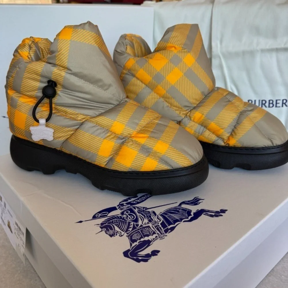 Burberry MEN'S Hunter Check Drawstring Pillow Padded Snow Boots, Sz‎ 42